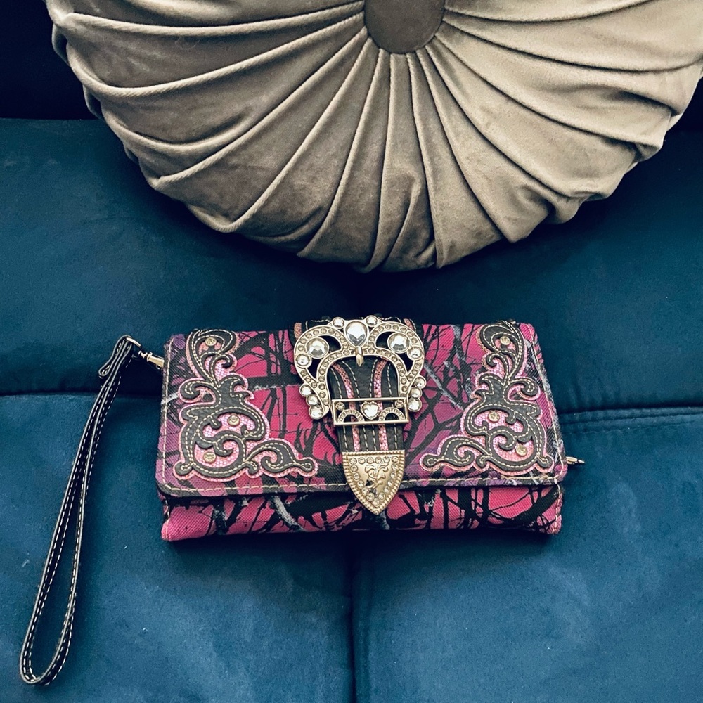 Classy, like new, never used wallet.